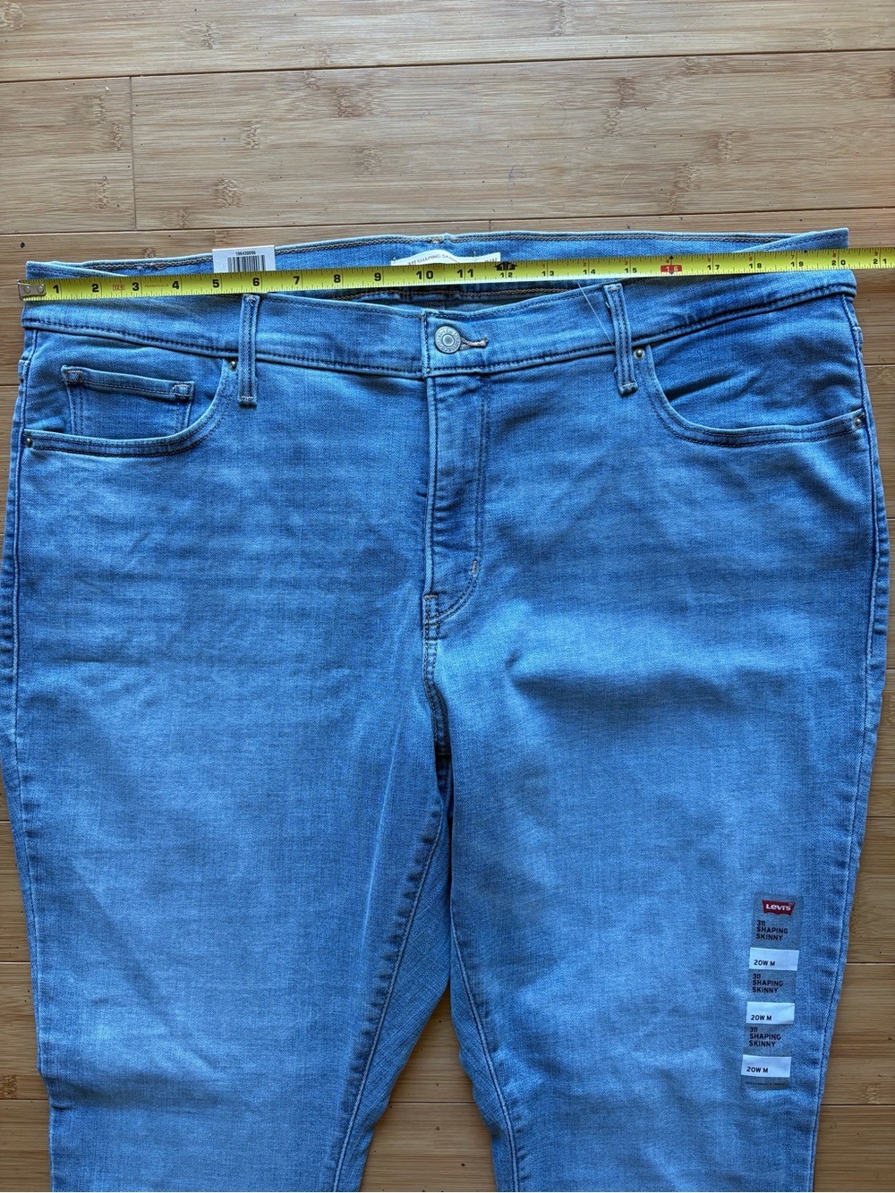 Women’s 20W Levi’s 311 Shaping Skinny Jeans in Light Blue - Picture 12 of 14
